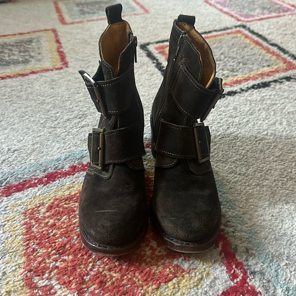 Frye Sabrina Double Buckle dark brown suede boots size 7 - Picture 2 of 5
